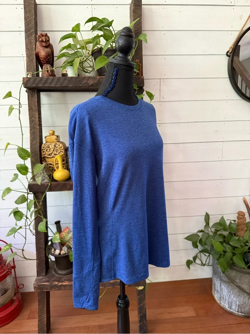 Avia: Classic Long-Sleeve Athletic Crewneck Top - Blue with Thumb Holes